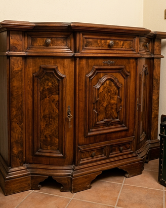Credenza in radica di noce