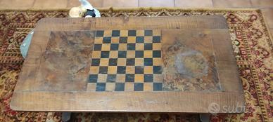 tavolono con scacchiera