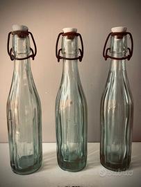 singola vecchia bottiglia in vetro GASSOSA SALERNO