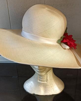 Cappello in tessuto beige