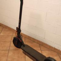 Monopattino Xiaomi scooter 4