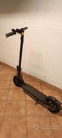 Monopattino Xiaomi scooter 4