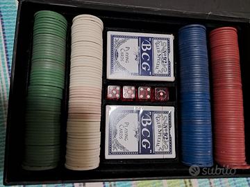 Scatola con 200 fiches 2 mazzi di carte e dadi