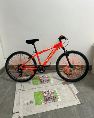 bicicletta atala nera arancione