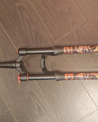forcella bicicletta con ammortizzatore