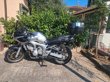  Yamaha Fazer 600.