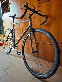 bici fixie scatto fisso città corsa bicicletta