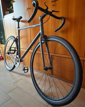 bici fixie scatto fisso città corsa bicicletta