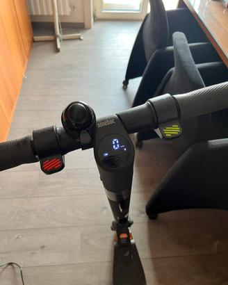Segway  Ninebot E25A