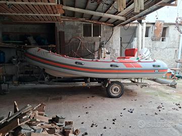 Gommone 470 motore 40/60 carrello è dotazion