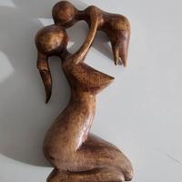 Statuetta in legno mamma con figlio