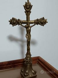 crocifisso in stile barocco vintage