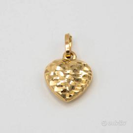 Ciondolo in oro giallo 18 kt a cuore D.26