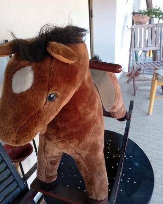 cavalluccio a dondolo 