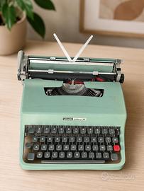 Macchina da scrivere vintage Olivetti Lettera 32