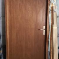 Porta sottotetto marrone quasi nuove