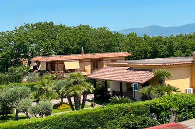 Villa su due livelli con due ingressi indipendenti