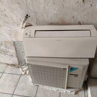 Condizionatore Daikin 12000 usato 5 mesi