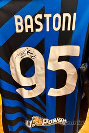 Maglia Inter autografata Bastoni