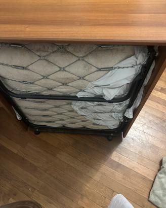 letto singolo in mobiletto con rete e materasso