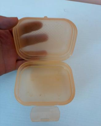 Contenitore Tupperware compatto e richiudibile