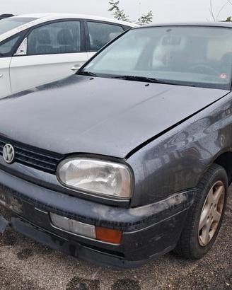 Volkswagen Golf 3 anno 1993 ricambi usati