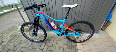 MTB GIANT IN CARBONIO