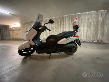 Yamaha xMax 250