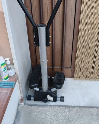 Attrezzo per gambe