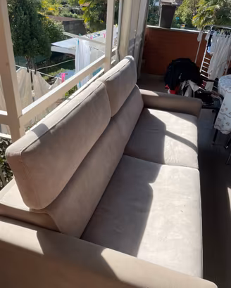 Divano tavolo sedie letto contenitore