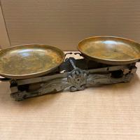 ANTICA BILANCIA  IN GHISA E OTTONE.