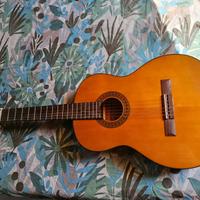 Chitarra acustica quasi mai usata