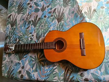 Chitarra acustica quasi mai usata