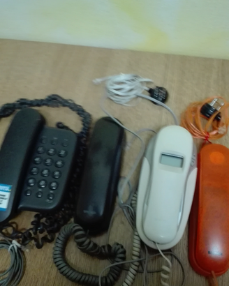 3 Telefoni con filo