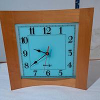 Orologio a muro con cornice in legno massello