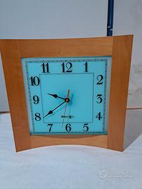 Orologio a muro con cornice in legno massello