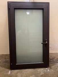 Finestra marrone alluminio vetrocameracon vasistas