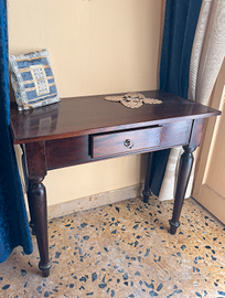 Tavolino/Scrittoio antico in legno con cassetto