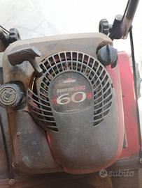 tagliaerbe con lame rotanti