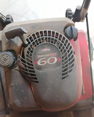 tagliaerbe con lame rotanti