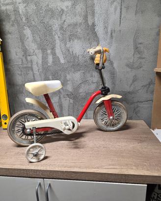 vecchia bicicletta per bambini anni 60/70 circa 