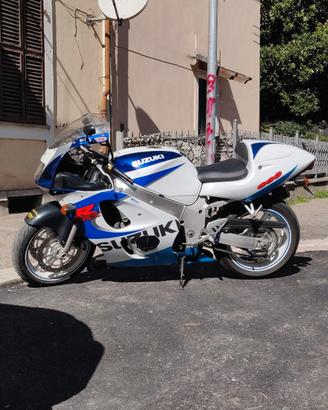 suzuki gsx-r 600 srad