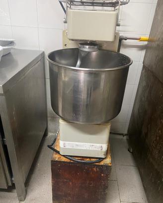 Impastatrice professionale - zona Forte dei Marmi