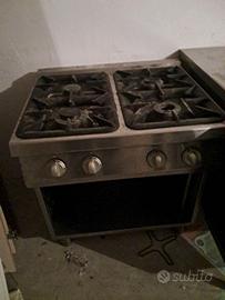 cucina 4 fuochi professionale