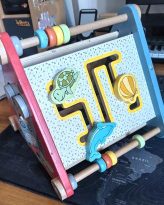 Gioco in legno per bambini con figure
