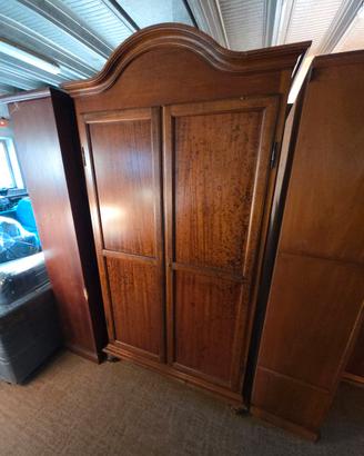 mobili in legno anticato