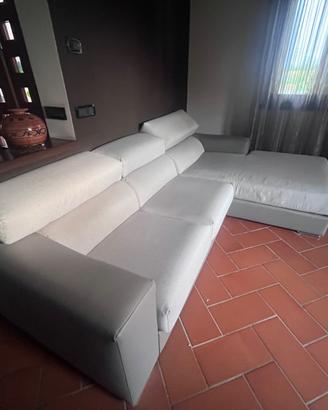 DIVANO CON PENISOLA