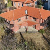 VILLA SINGOLA A BAGNOLO PIEMONTE