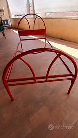 letto in ferro rosso 