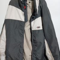 giubbino e pantaloni da neve 